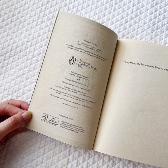 Richard Osman 'The Thursday Murder Club' Book - Picture 3 of 8